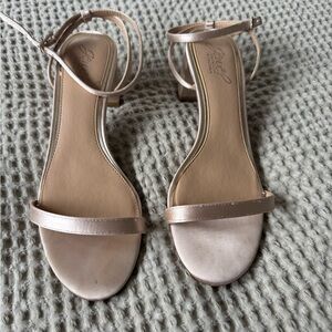 Jewel Badgley Mischka Tan Heels Strappy ankle Design